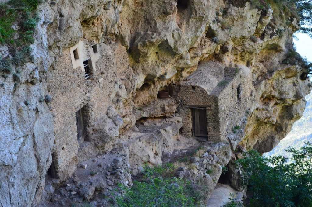 Da Colle Serra alla Grotta del Biscotto