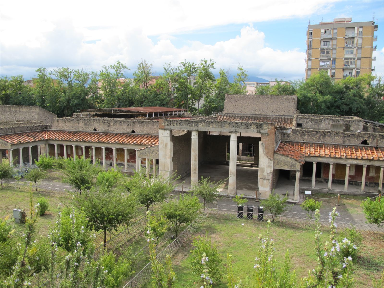 Oplontis